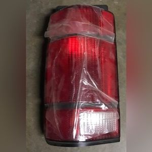 Ford Explorer 1991-1994 Rear Left Drivers Tail Light Lens New Never Used